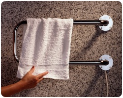 Установка электрического полотенцесушителя в ванной